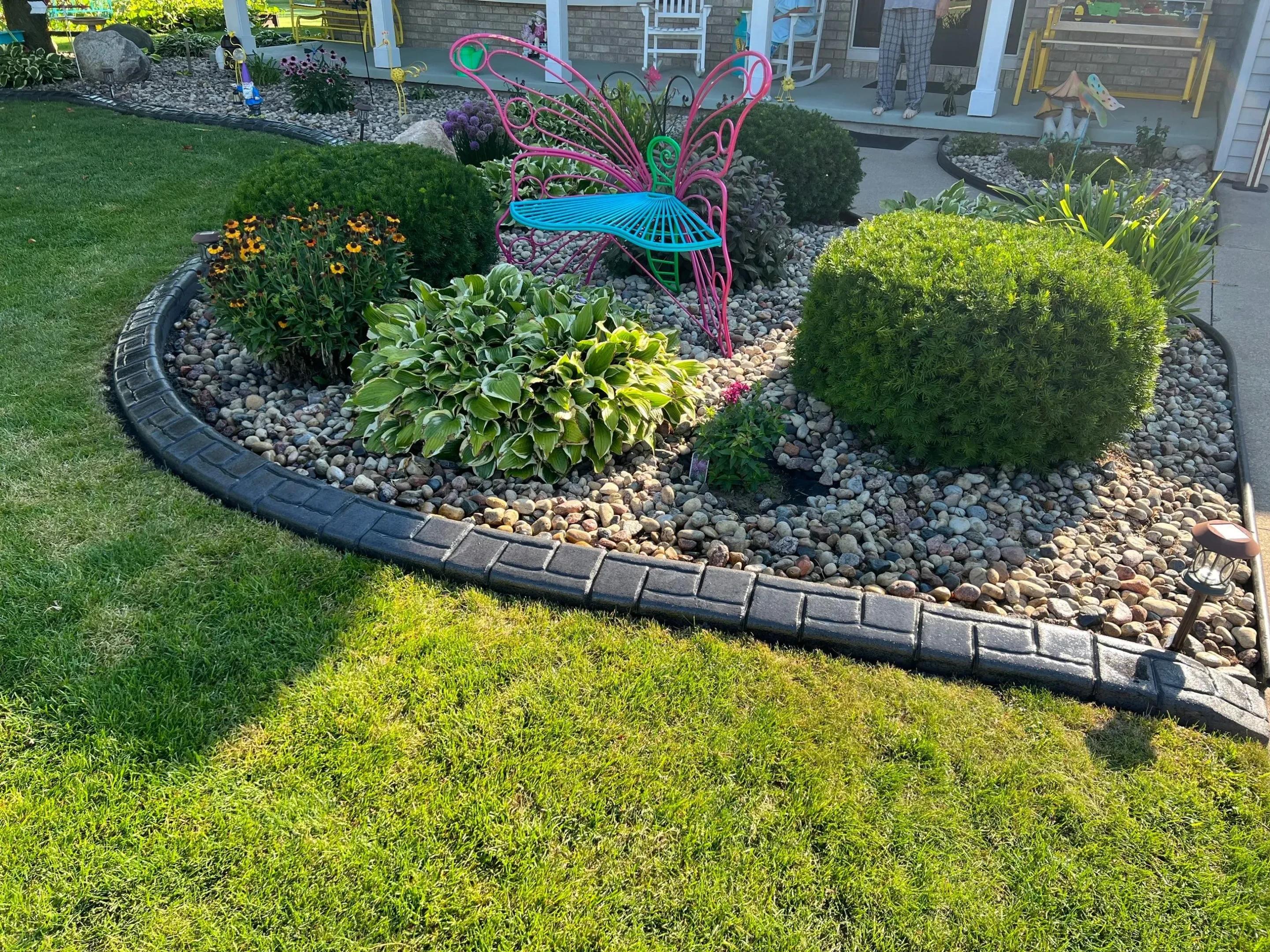 Professional landscape curbing in a Schererville, Indiana residential neighborhood